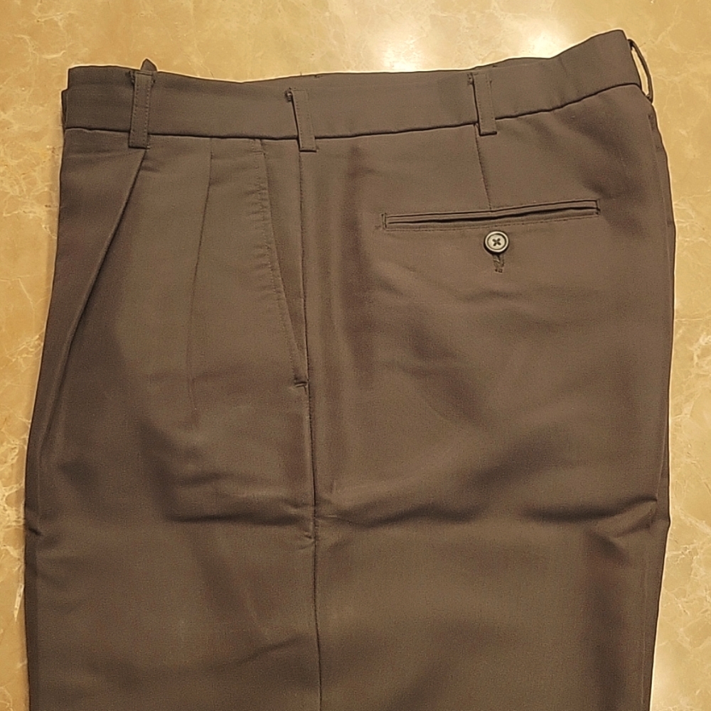 Beautiful & Soft Perry Ellis Dark Olive Front Pleated Men's Slacks, 32/31 - Picture 2 of 12